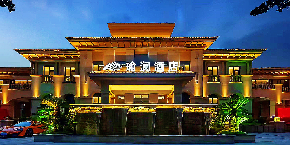 【瑜澜别墅酒店丨住+餐+享+玩丨周末暑假不加价】限量特惠福利来了·低至1.69折：288元起享别墅住宿/早餐/摇橹船/欢迎水果/书吧/汉服等超丰富吃住玩乐一站式度假体验（仅五一到店加价500元/间晚和端午到店加价200元/间晚）；288元套餐和688元套餐使用期至2026.08.30。